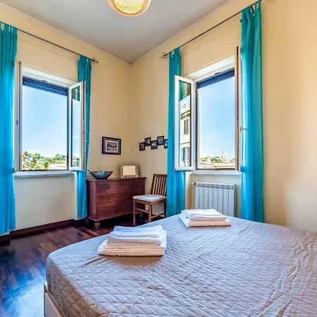 Gallo's Holidays St Peter Apartment Rome