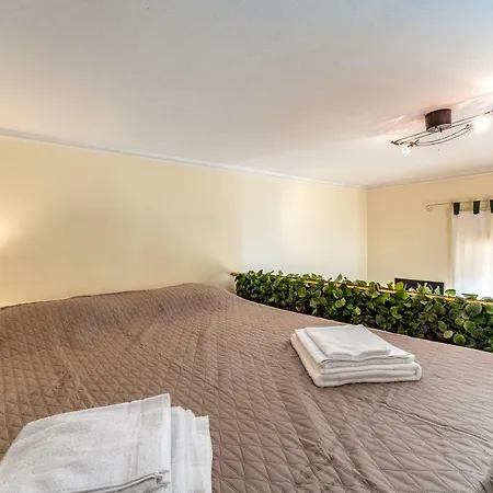 Gallo's Holidays St Peter Apartment Rome
